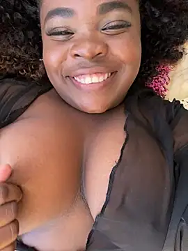 Snapshot of YeminaLeman chatting on 01.16.25 YeminaLeman online show from 01.16.25