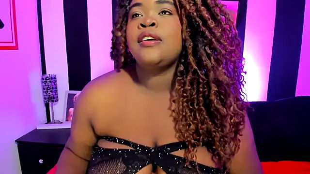 Snapshot of YeminaLeman chatting on 03.12.25 YeminaLeman online show from 03.12.25