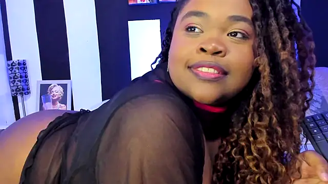 Snapshot of YeminaLeman chatting on 03.15.25 YeminaLeman online show from 03.15.25