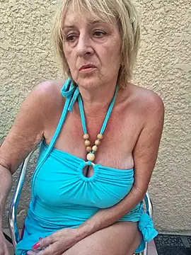 Snapshot of phryna@xh chatting on 06.27.26 phrynaxh online show from 06.27.26