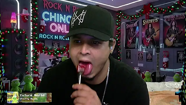 Snapshot of chino_roz chatting on 12.22.25 chino roz online show from 12.22.25