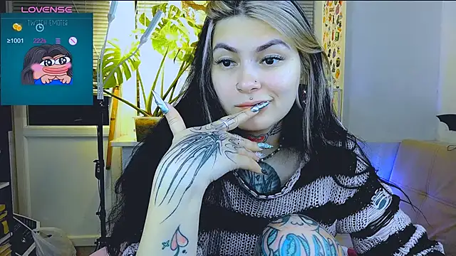 Snapshot of jelya_sg chatting on 12.16.24 jelya sg online show from 12.16.24