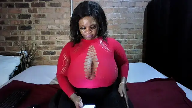 Snapshot of DIRTIENASTY chatting on 02.25.26 DIRTIENASTY online show from 02.25.26