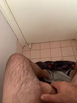 Snapshot of hairysmallcockguy chatting on 12.27.24 hairysmallcockguy online show from 12.27.24