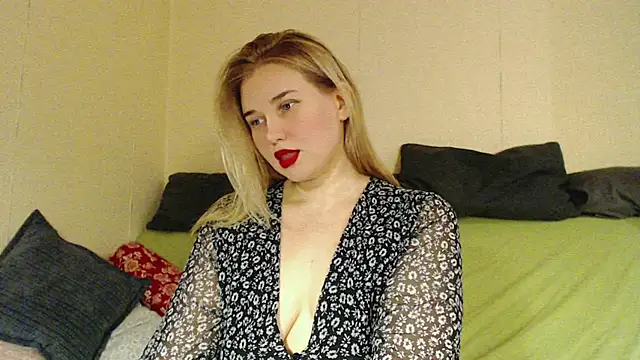 mmmPinUpGirl online show from 10.30.25