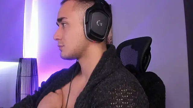 Snapshot of AlexRivera6 chatting on 12.24.24 AlexRivera6 online show from 12.24.24