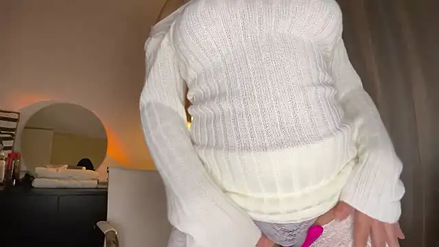 Snapshot of xSelena chatting on 01.11.25 xSelena online show from 01.11.25