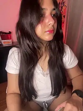 Snapshot of xSelena chatting on 03.22.25 xSelena online show from 03.22.25