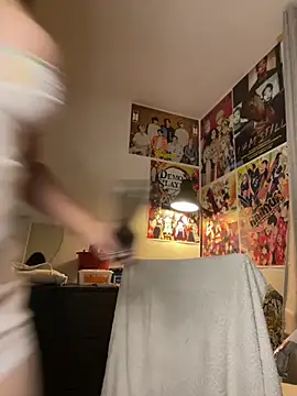 Snapshot of xSelena chatting on 03.23.25 xSelena online show from 03.23.25