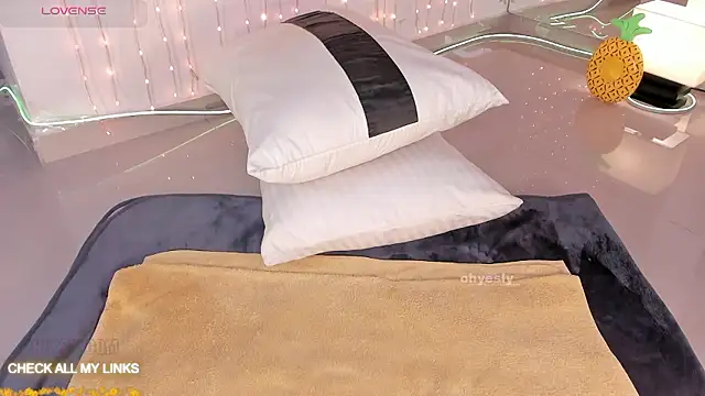 ohyesly  online show from 01.08.26