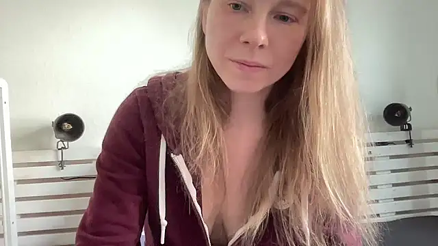 Snapshot of SweetLucy96 chatting on 12.24.24 SweetLucy96 online show from 12.24.24