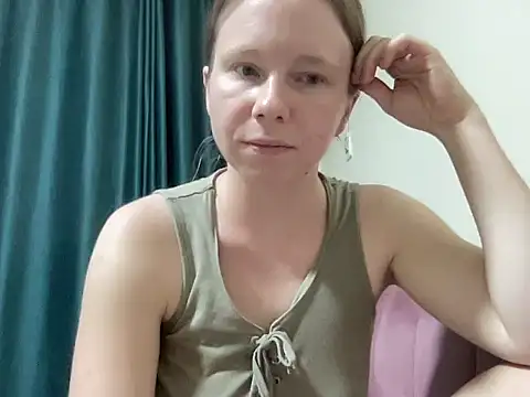 Snapshot of SweetLucy96 chatting on 10.17.25 SweetLucy96 online show from 10.17.25