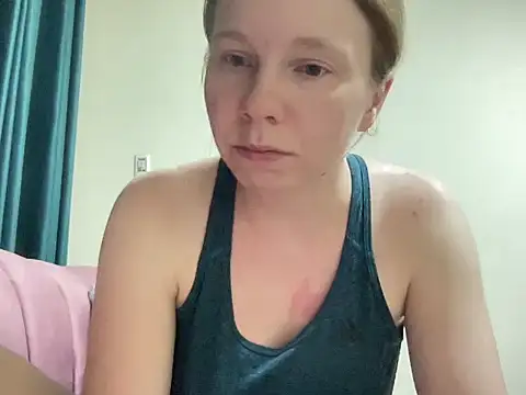 Snapshot of SweetLucy96 chatting on 10.30.25 SweetLucy96 online show from 10.30.25