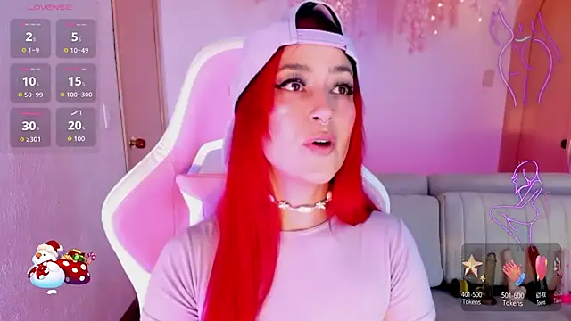 Snapshot of Mia-Bloom chatting on 11.11.25 Mia-Bloom online show from 11.11.25