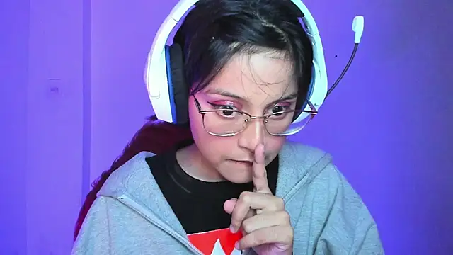 Snapshot of Little_Lisy chatting on 12.04.25 Little Lisy online show from 12.04.25