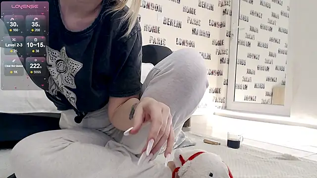 sweetdaiana23 online show from 02.15.25