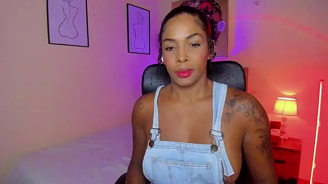 Snapshot of AitanaBrown_ chatting on 09.18.25 AitanaBrown online show from 09.18.25