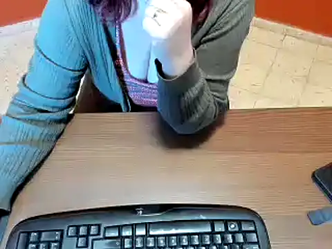 Snapshot of NikkiHolland chatting on 02.06.25 NikkiHolland online show from 02.06.25