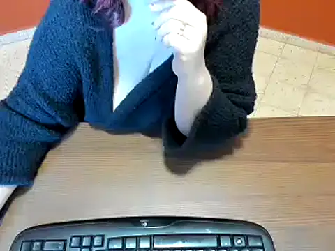 Snapshot of NikkiHolland chatting on 02.07.25 NikkiHolland online show from 02.07.25