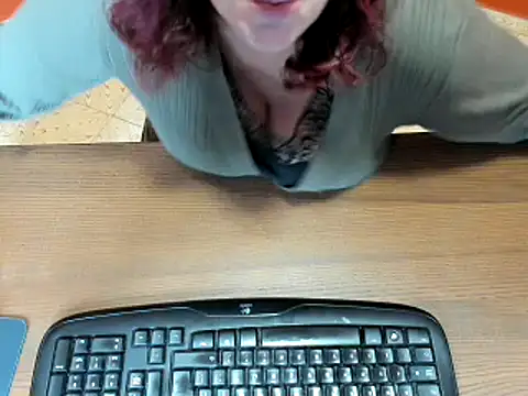 Snapshot of NikkiHolland chatting on 03.12.25 NikkiHolland online show from 03.12.25