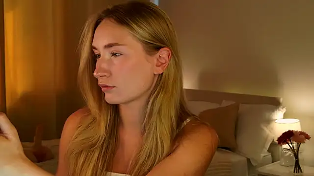 Snapshot of bella__rose chatting on 04.29.26 bella rose online show from 04.29.26