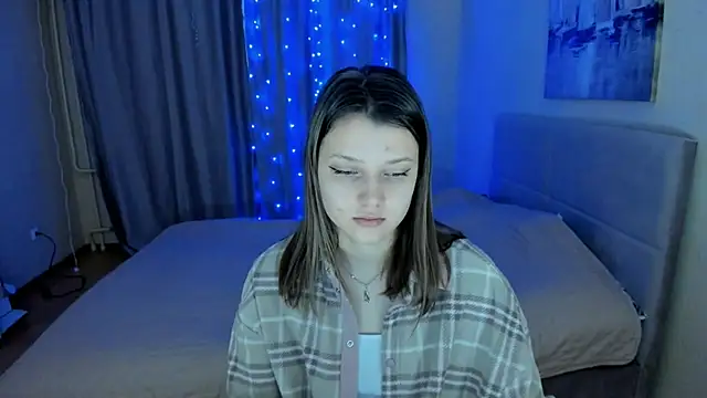 Snapshot of SoniNesti chatting on 12.10.24 SoniNesti online show from 12.10.24