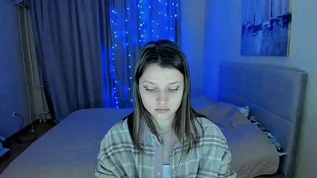 Snapshot of SoniNesti chatting on 12.10.24 SoniNesti online show from 12.10.24