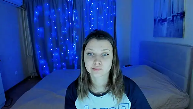 Snapshot of SoniNesti chatting on 12.12.24 SoniNesti online show from 12.12.24