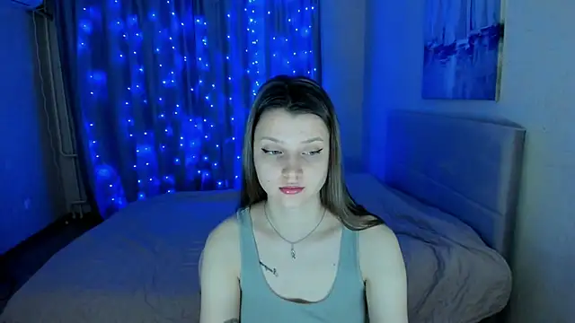 Snapshot of SoniNesti chatting on 12.13.24 SoniNesti online show from 12.13.24