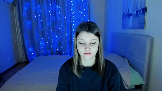 Snapshot of SoniNesti chatting on 12.14.24 SoniNesti online show from 12.14.24