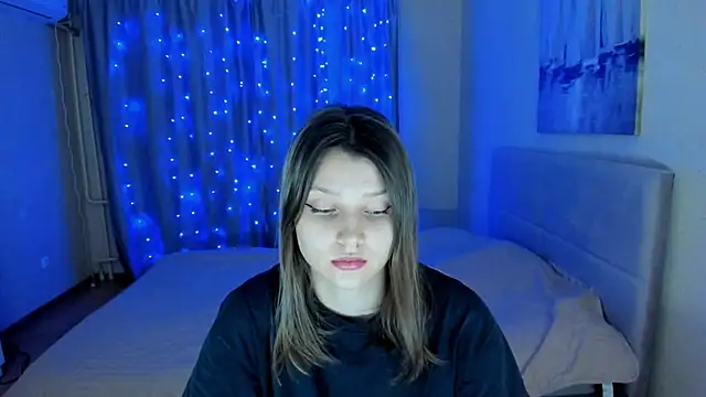 Snapshot of SoniNesti chatting on 12.14.24 SoniNesti online show from 12.14.24