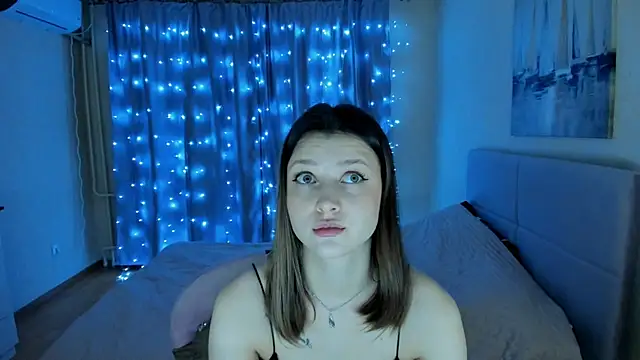 Snapshot of SoniNesti chatting on 12.17.24 SoniNesti online show from 12.17.24