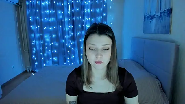 Snapshot of SoniNesti chatting on 12.18.24 SoniNesti online show from 12.18.24