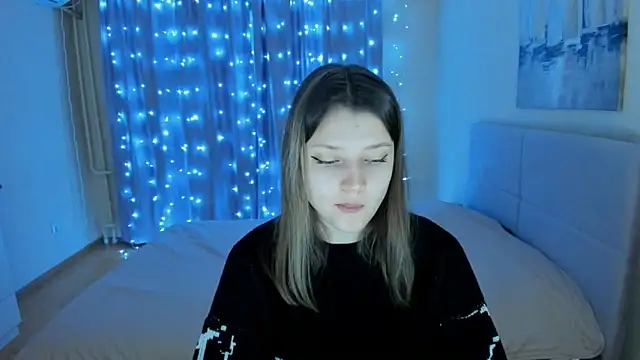 Snapshot of SoniNesti chatting on 12.19.24 SoniNesti online show from 12.19.24