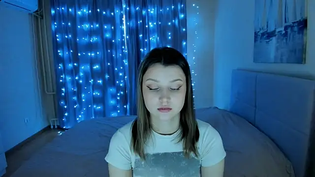 Snapshot of SoniNesti chatting on 12.20.24 SoniNesti online show from 12.20.24