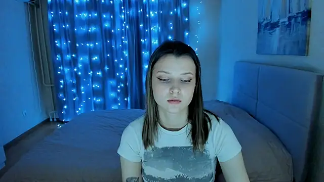 Snapshot of SoniNesti chatting on 12.20.24 SoniNesti online show from 12.20.24