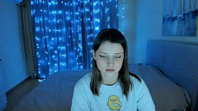 Snapshot of SoniNesti chatting on 12.21.24 SoniNesti online show from 12.21.24