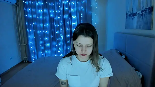 Snapshot of SoniNesti chatting on 12.24.24 SoniNesti online show from 12.24.24