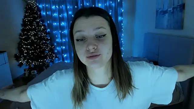 Snapshot of SoniNesti chatting on 12.25.24 SoniNesti online show from 12.25.24