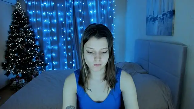 Snapshot of SoniNesti chatting on 12.28.24 SoniNesti online show from 12.28.24