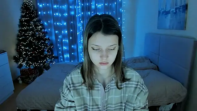 Snapshot of SoniNesti chatting on 12.31.24 SoniNesti online show from 12.31.24