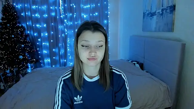 Snapshot of SoniNesti chatting on 01.04.25 SoniNesti online show from 01.04.25