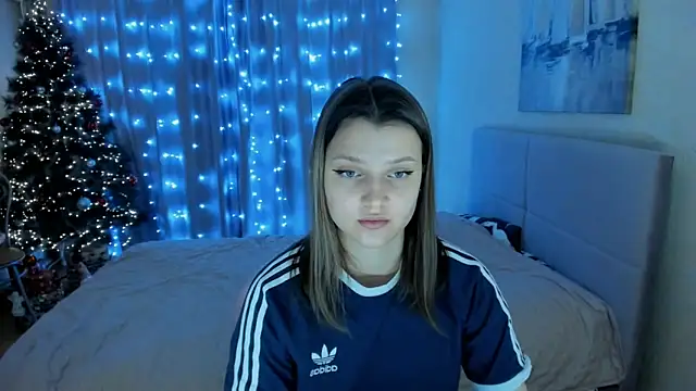 Snapshot of SoniNesti chatting on 01.04.25 SoniNesti online show from 01.04.25