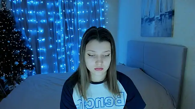 Snapshot of SoniNesti chatting on 01.09.25 SoniNesti online show from 01.09.25