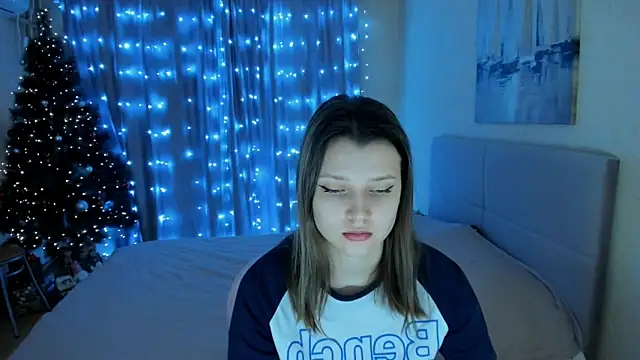 Snapshot of SoniNesti chatting on 01.09.25 SoniNesti online show from 01.09.25