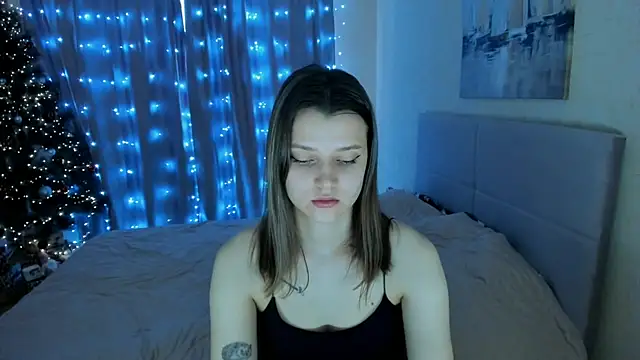 Snapshot of SoniNesti chatting on 01.18.25 SoniNesti online show from 01.18.25