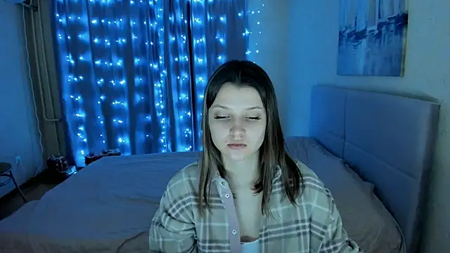 Snapshot of SoniNesti chatting on 01.21.25 SoniNesti online show from 01.21.25