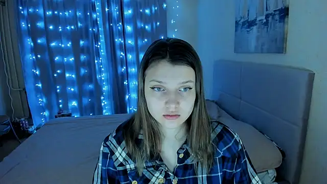 Snapshot of SoniNesti chatting on 01.28.25 SoniNesti online show from 01.28.25