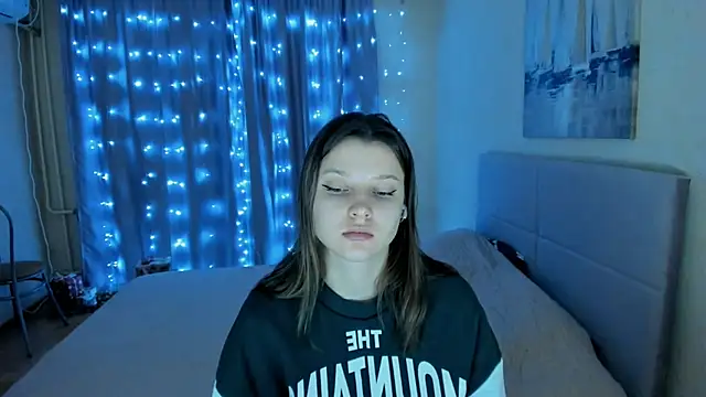 Snapshot of SoniNesti chatting on 01.31.25 SoniNesti online show from 01.31.25