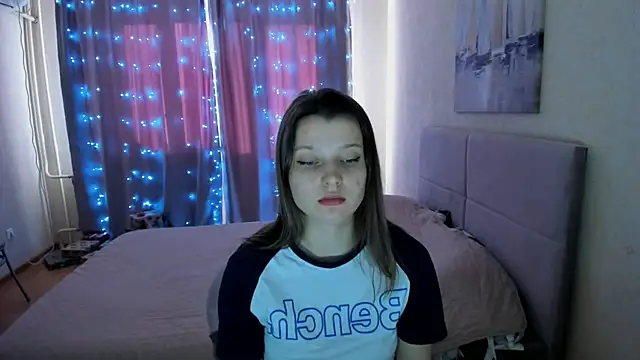 Snapshot of SoniNesti chatting on 02.05.25 SoniNesti online show from 02.05.25